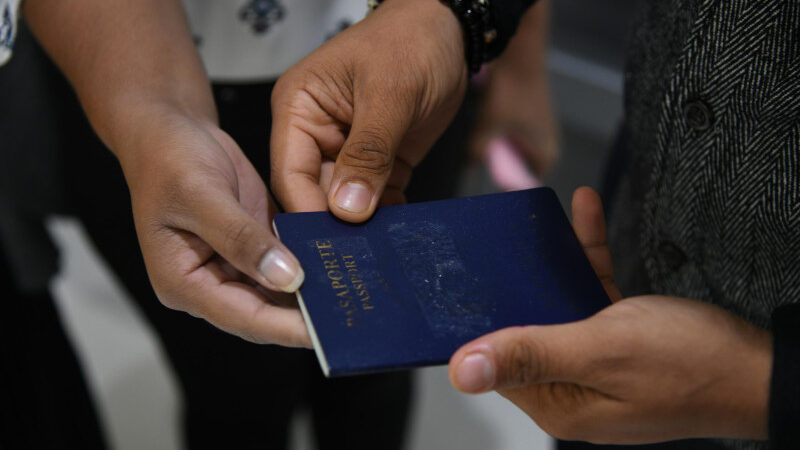 Portadas de libretas de pasaporte dominicano presentan desgastes: ¿Qué pasa y qué dice la institución?